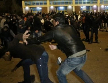 Νέα εξέγερση «ανηλίκων» αλλοδαπών στον Έβρο: Έβαλαν φωτιά σε κοντέινερ